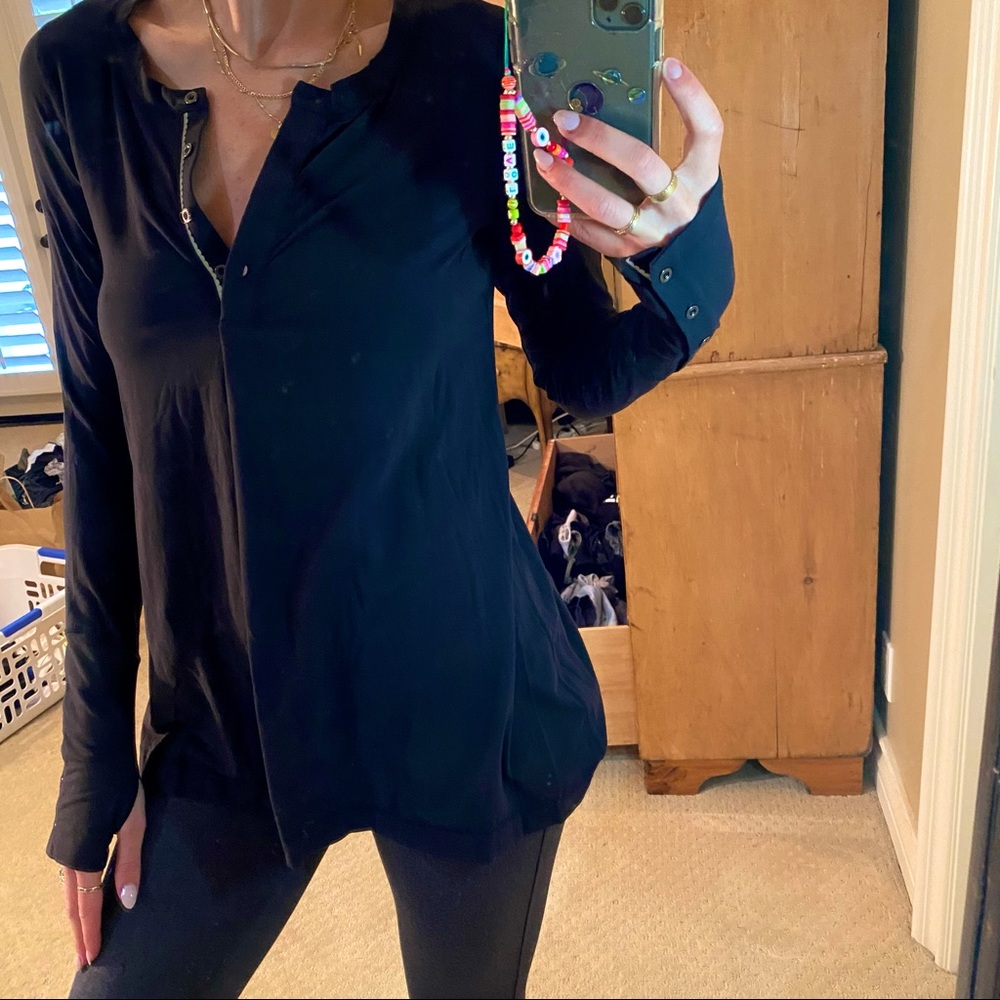 LULULEMON pullover in black, quarter button up